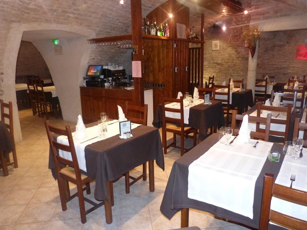 Hotel du Donjon Champlitte-et-le-Prélot Buitenkant foto