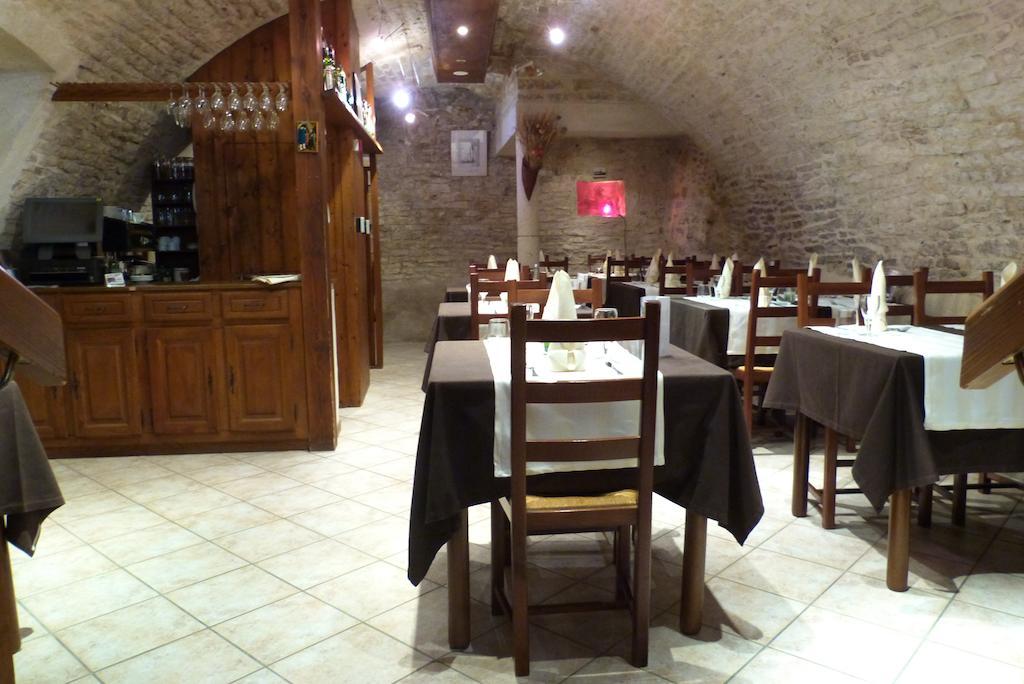 Hotel du Donjon Champlitte-et-le-Prélot Buitenkant foto