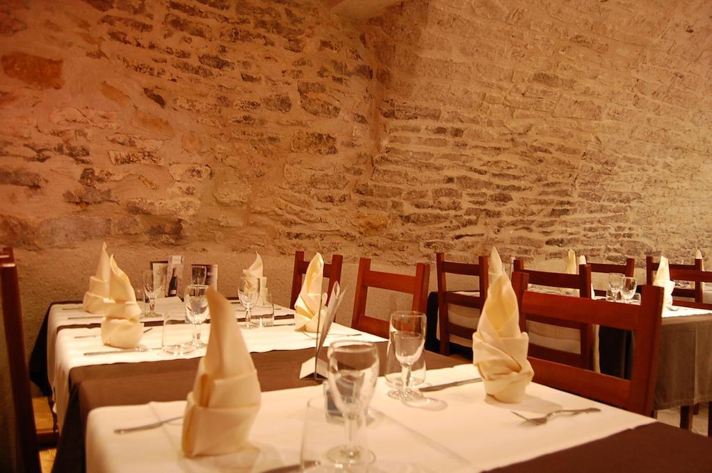 Hotel du Donjon Champlitte-et-le-Prélot Buitenkant foto
