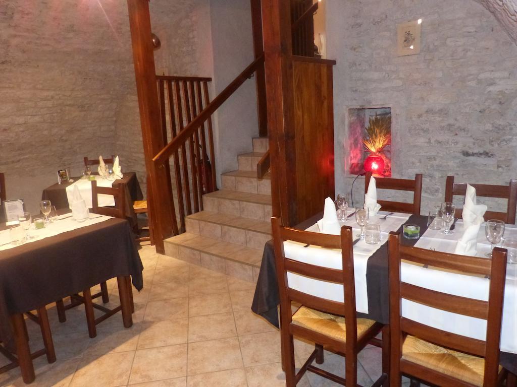 Hotel du Donjon Champlitte-et-le-Prélot Buitenkant foto